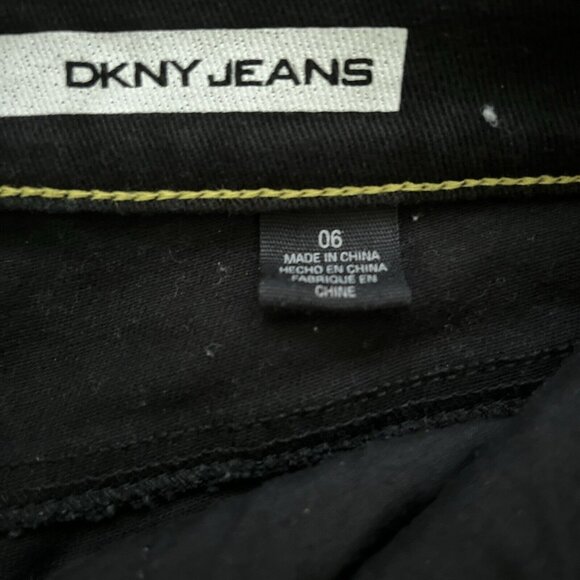 DKNY Women’s Jeans Soho Skinny Black Denim Mid Rise 6 Button Up. - Picture 3 of 5